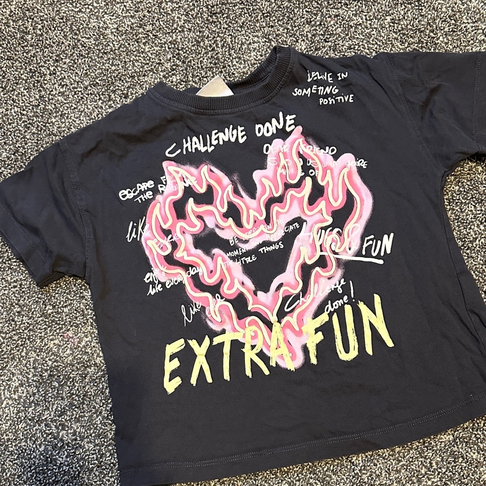 Zara girl graphic tee, size 6-7Y.